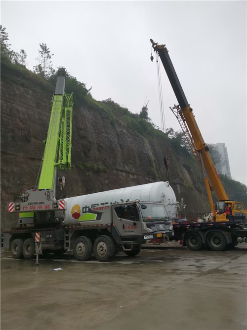 细河区“不怕风雨冻”—— 吊车的 “恶劣环境适应” 技术